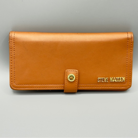 Steve Madden Tan Wallet – Snap Closure, Card Slots, Zip Pocket – Great Shape - Picture 1 of 12